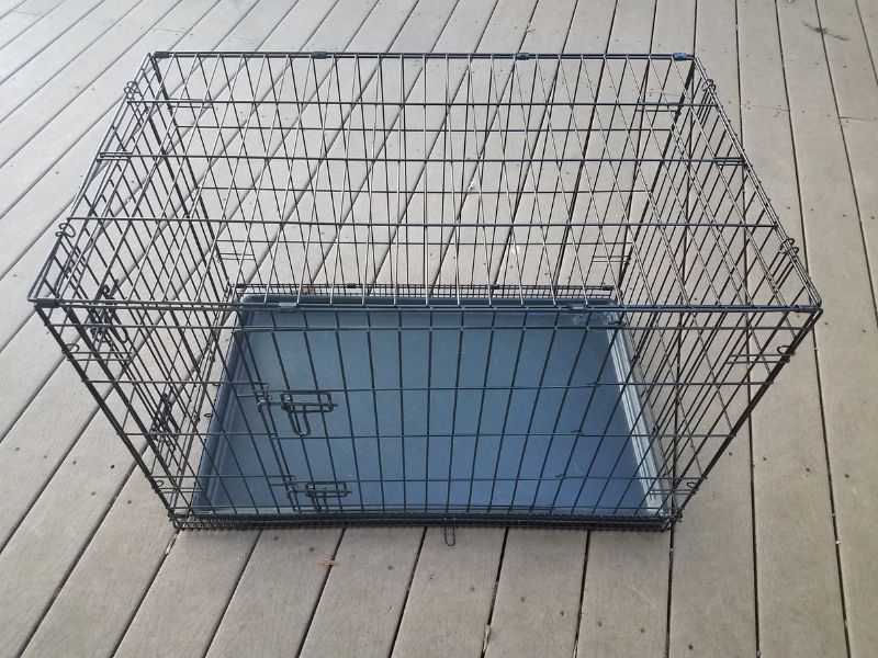 Metal dog crate